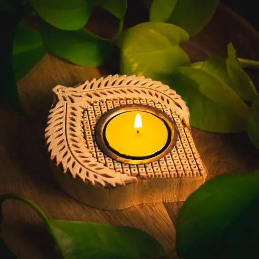 Wooden tealight holder “Leaf”